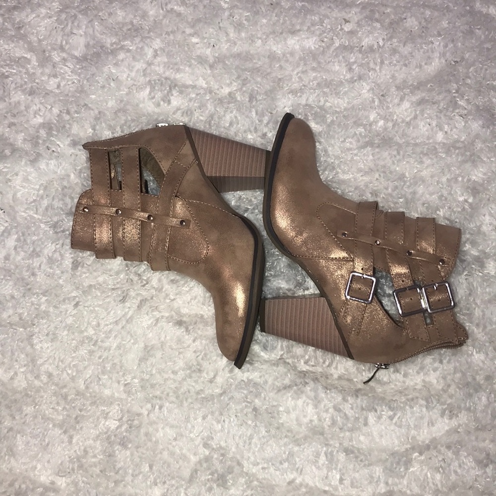 ✨🆕Gold shimmer booties